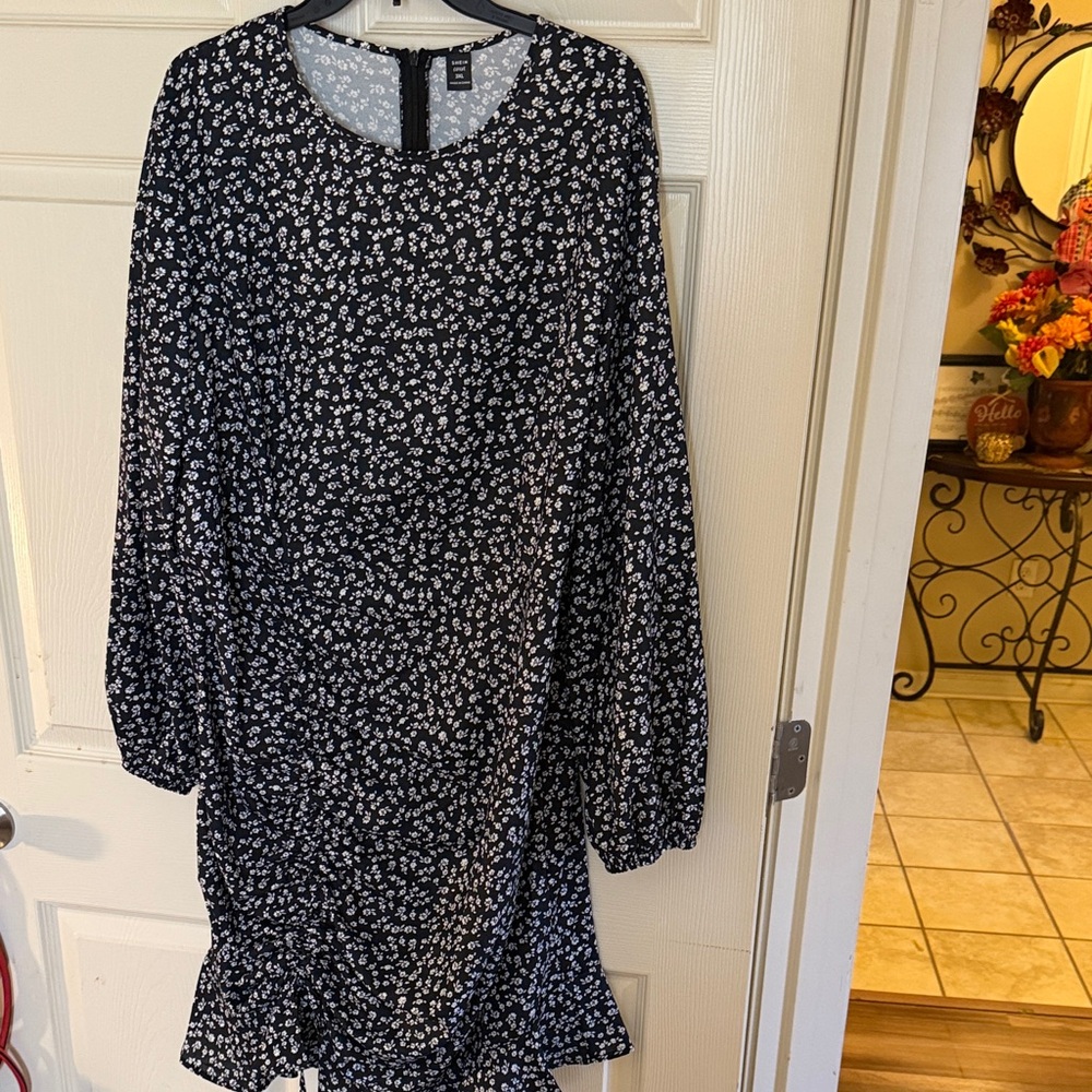 SHEIN Black and White Floral Long Sleeve Dress